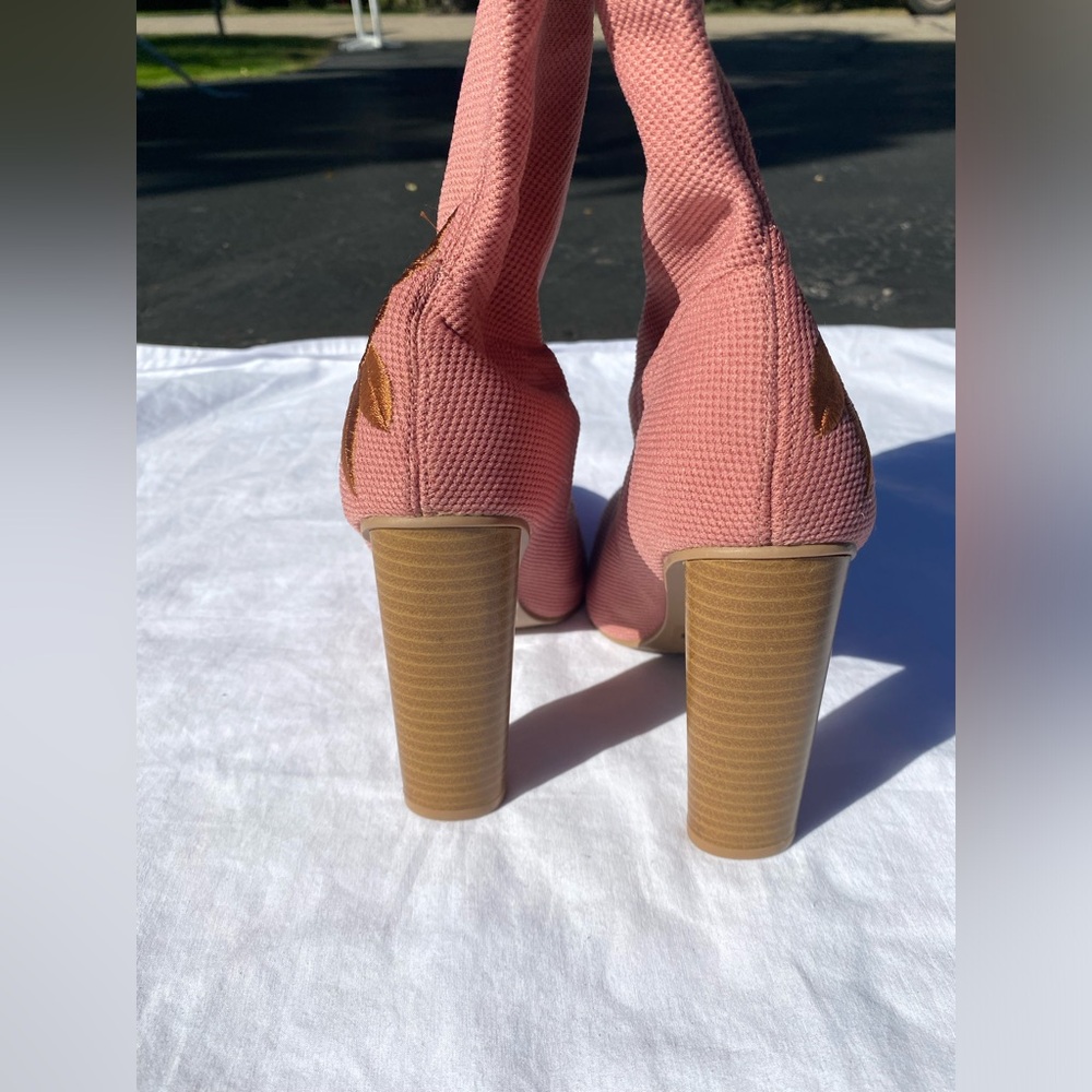 Qupid Women Ash Rose Floral Embroidered 4 1/4" Lita Heel Ankle Sock Boot 6 NEW - Picture 4 of 5